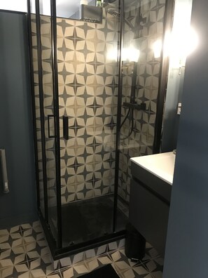 Hårtørrer, håndklæder, Toiletpapir