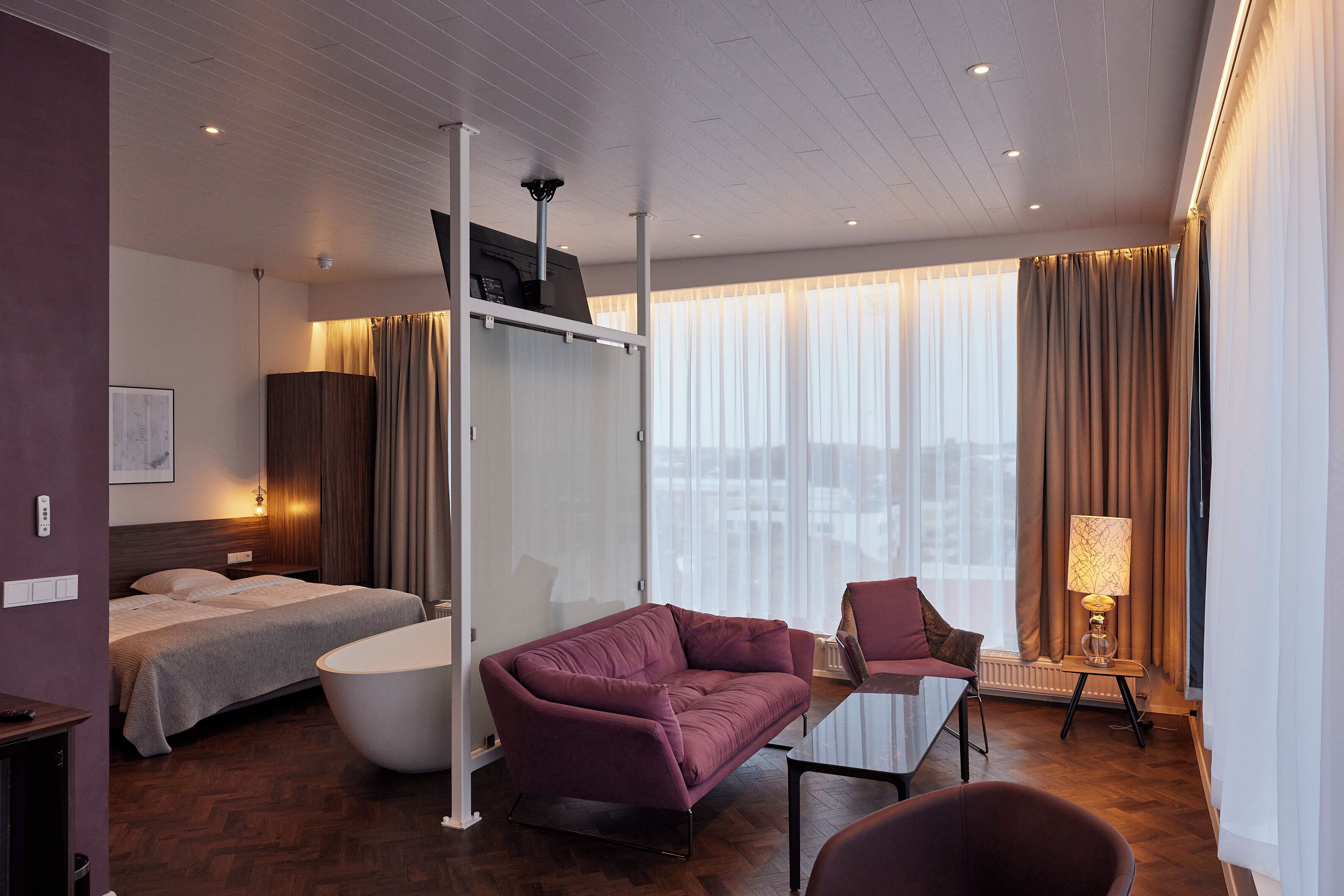 行政客房 | 房內夾萬、書桌、手提電腦工作空間、遮光窗簾/窗簾