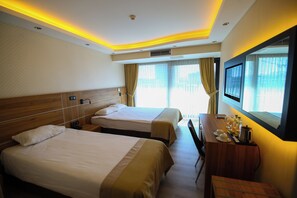 Standard-huone | Memory foam -patjalliset sängyt, pimennysverhot, silitysrauta/-lauta