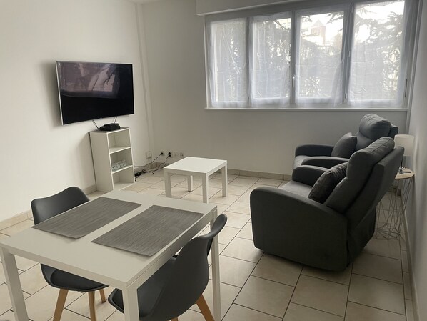 Living area - Appartement à 300 m de la Gare Lyon Part-dieu Avec Parking Privé (Lyon)