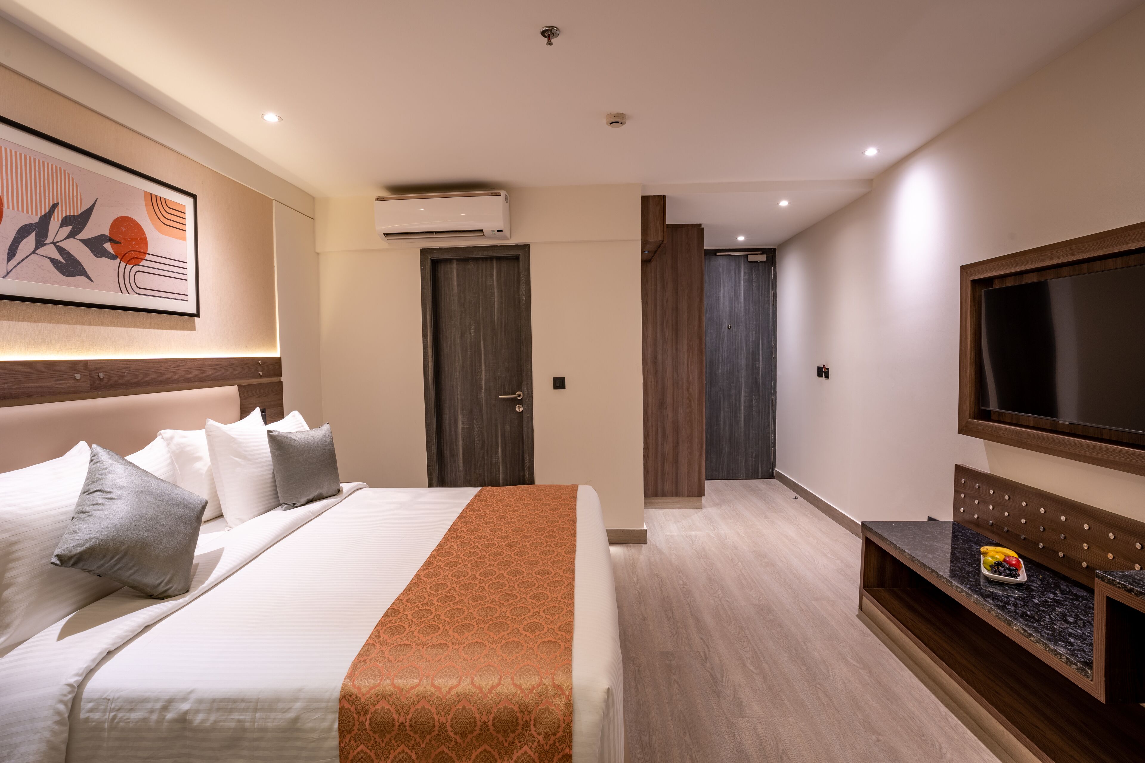 Quarto casal premium | Frigobar, escrivaninha, espaço de trabalho para notebook