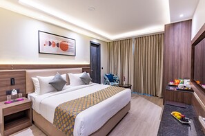 Minibar, desk, laptop workspace, soundproofing - Regenta Inn Gurugram (Gurugram)