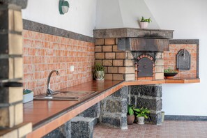 Refrigerador, microondas, lavavajillas y cafetera y tetera