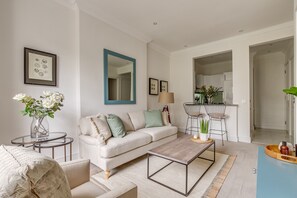 Living area - Luxury 1bed Flat on Eccleston Square (London)