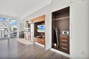 Interior - Stylish Studio in South Beach with Ocean Views (Miami Beach)