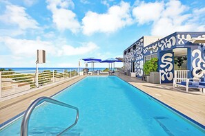 Pool - Stylish Studio in South Beach with Ocean Views (Miami Beach)