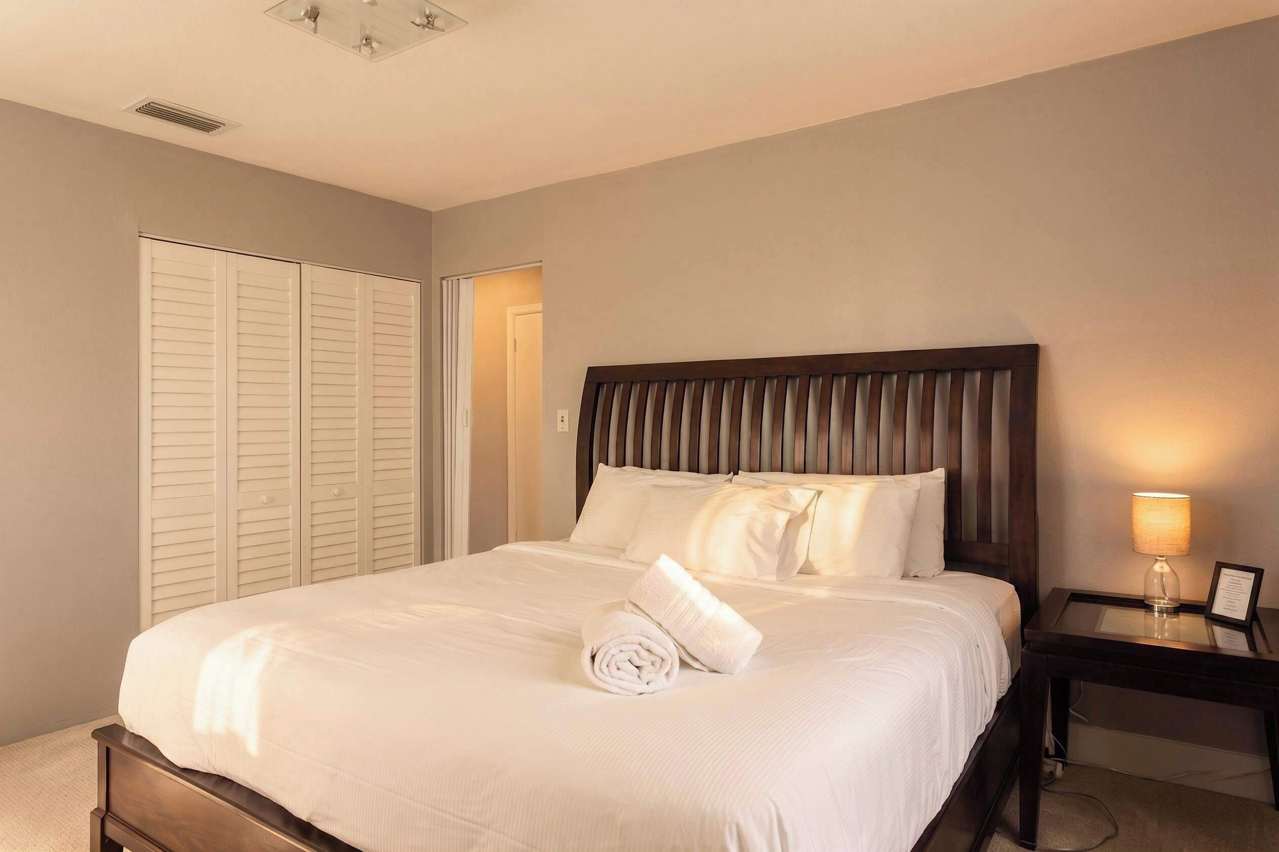 1 habitación, tabla de planchar con plancha, wifi gratis y ropa de cama 
