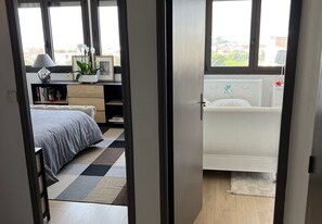 2 Schlafzimmer, Schreibtisch, Bügeleisen/Bügelbrett, kostenloses WLAN