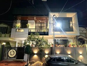 Exterior - Romantic Big Skyline Terrace Studio in City Heart with in-built Kitchen (Jaipur)