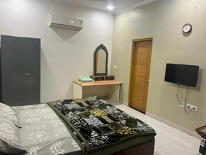 1 bedroom, WiFi, bed sheets - Romantic Big Skyline Terrace Studio in City Heart with in-built Kitchen (Jaipur)