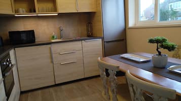 House | Private kitchen | Fridge, microwave, oven, stovetop