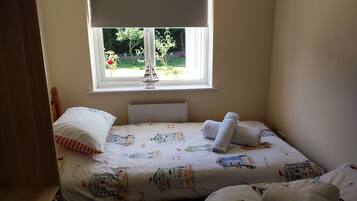 House | 3 bedrooms, iron/ironing board, free WiFi, bed sheets