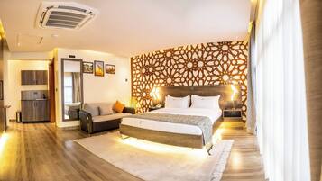 Minibar, bureau, espace de travail pour ordinateur portable