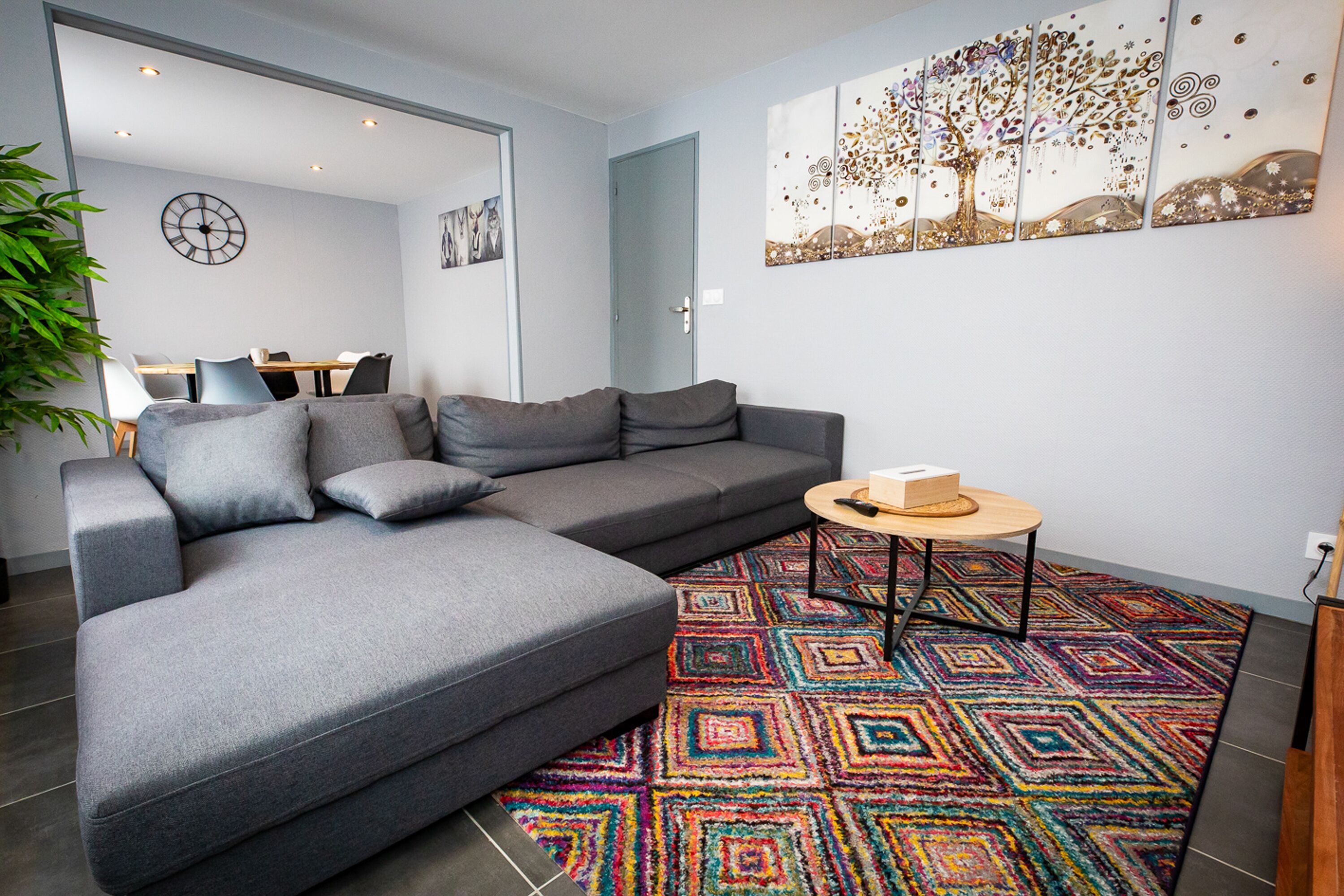 Televisión de pantalla plana de 32 pulgadas con canales digitales