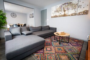 Télévision à écran plat de 32 pouces avec chaînes numériques