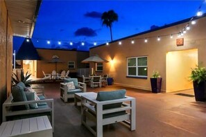 Terrace/patio - Amazing 1st Floor Poolside Condo Steps to Beautiful North Redington Beach (North Redington Beach)
