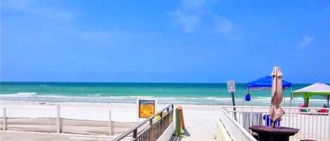 Beach nearby, sun loungers, beach towels