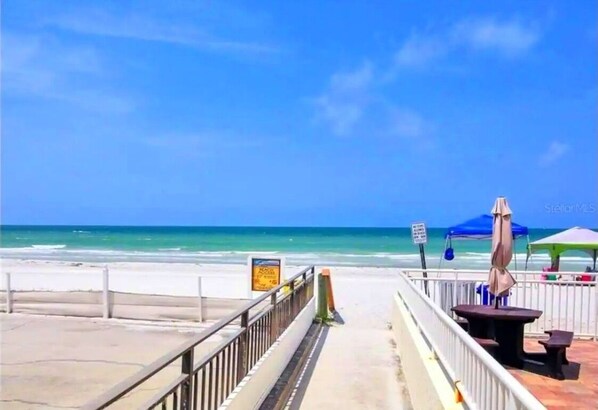Beach nearby, sun-loungers, beach towels