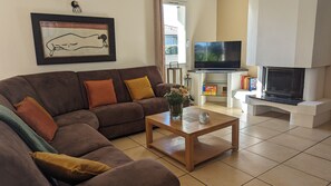 Smart TV, fireplace