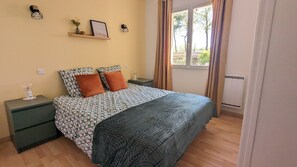 4 bedrooms, travel crib, WiFi