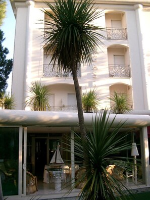 Front of property - hotel bengasi (Rimini)