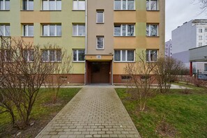 Front of property - Zegadłowicza Riverside Studio by Renters (Wroclaw)