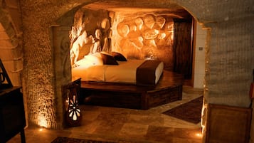Grand Studio Suite, Multiple Beds | 1 bedroom, Egyptian cotton sheets, premium bedding, down duvets
