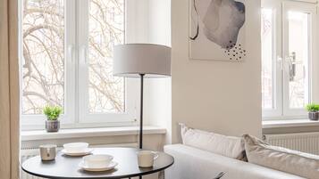 Standard-Studio | Essbereich im Zimmer