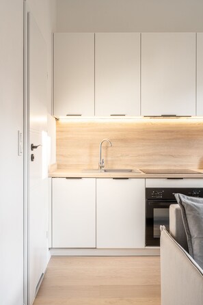 Standard Studio | Private kitchenette | Fridge, stovetop, espresso maker, electric kettle - RentPlanet - Apartamenty Śródmieście (Wroclaw)