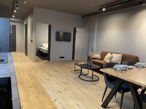 Apartamento superior | 1 dormitorio, sistema de insonorización, wifi gratis y ropa de cama