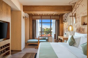 Escritorio, sistema de insonorización, wifi gratis y ropa de cama