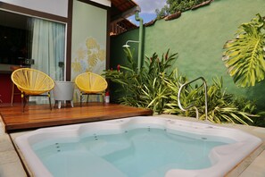 Bañera de hidromasaje exterior