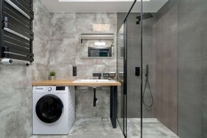 Dusche, Haartrockner, Shampoo