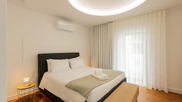 3 bedrooms, iron/ironing board, internet, bed sheets