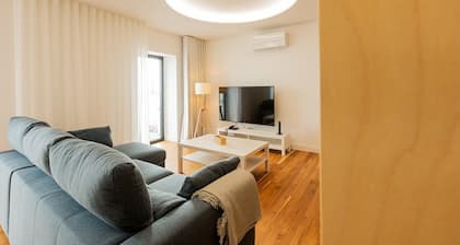 CRF Spacious Marina Home, 3BR, Waterfront Downtown