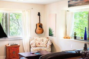 Interior - Chickadees Stay: Private Tub, Chiminea & Pool (San Marcos)