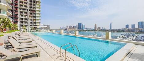 Kolam renang outdoor