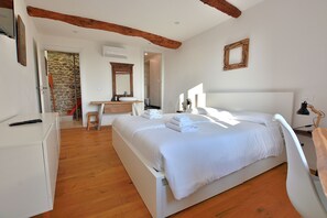 Bügeleisen/Bügelbrett, kostenloses WLAN, Bettwäsche