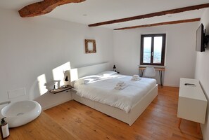 Fer et planche à repasser, Wi-Fi gratuit, draps fournis