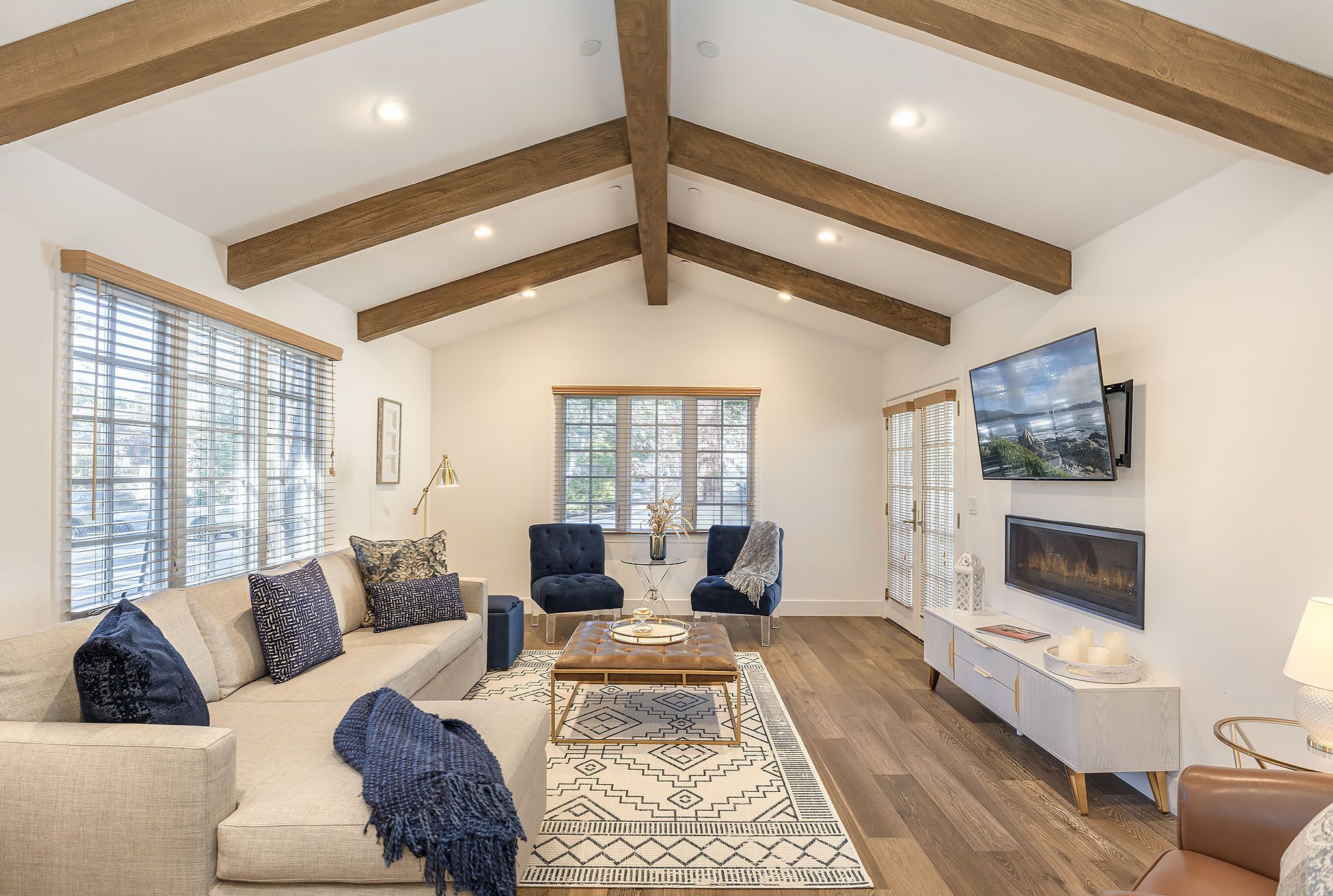 3918 Beach Sky - Modern, Elegant Carmel-by-the-Sea Home in Quiet Neighborhood