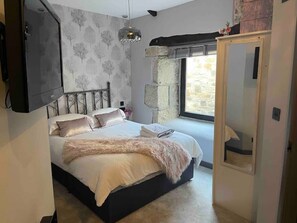 3 soverom, strykejern/-brett, reiseseng for barn og wi-fi (inkludert)