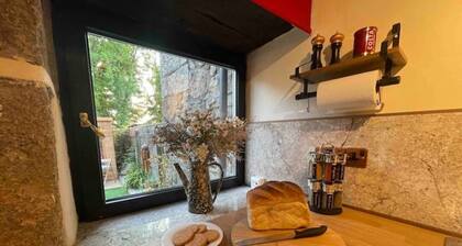 5* Dog-Friendly Cottage with Luxury Hot Tub in Fabulous Location & a great base!