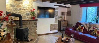 5* Dog-Friendly Cottage with Luxury Hot Tub in Fabulous Location & a great base!