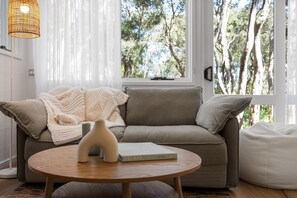 Smart TV, fireplace, ping pong, books - BLAIRGOWRIE BEACH BEAUTY, HOLIDAY FAMILY ENTERTAINER, STUNNING SETTING! (Blairgowrie)