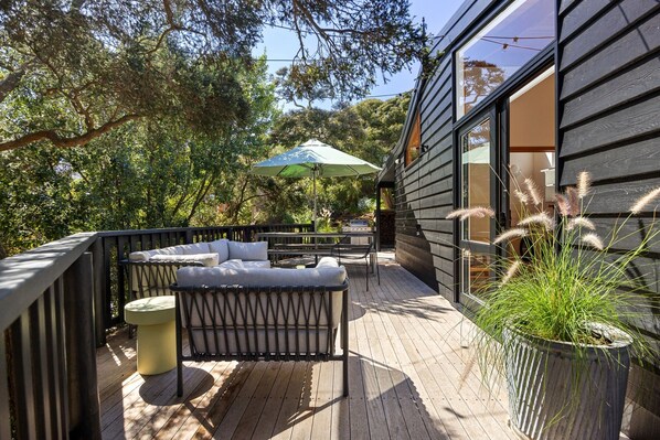 Terrace/patio - BLAIRGOWRIE BEACH BEAUTY, HOLIDAY FAMILY ENTERTAINER, STUNNING SETTING! (Blairgowrie)