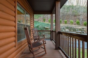 Terrace/patio - Wine Country Cabin | Hendersonville (Hendersonville)
