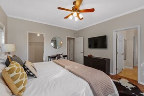 3 Schlafzimmer, Schreibtisch, Bügeleisen/Bügelbrett, kostenloses WLAN