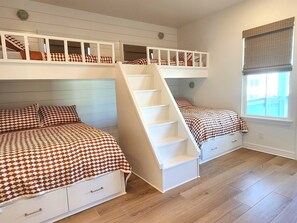 4 dormitorios, tabla de planchar con plancha, wifi y ropa de cama