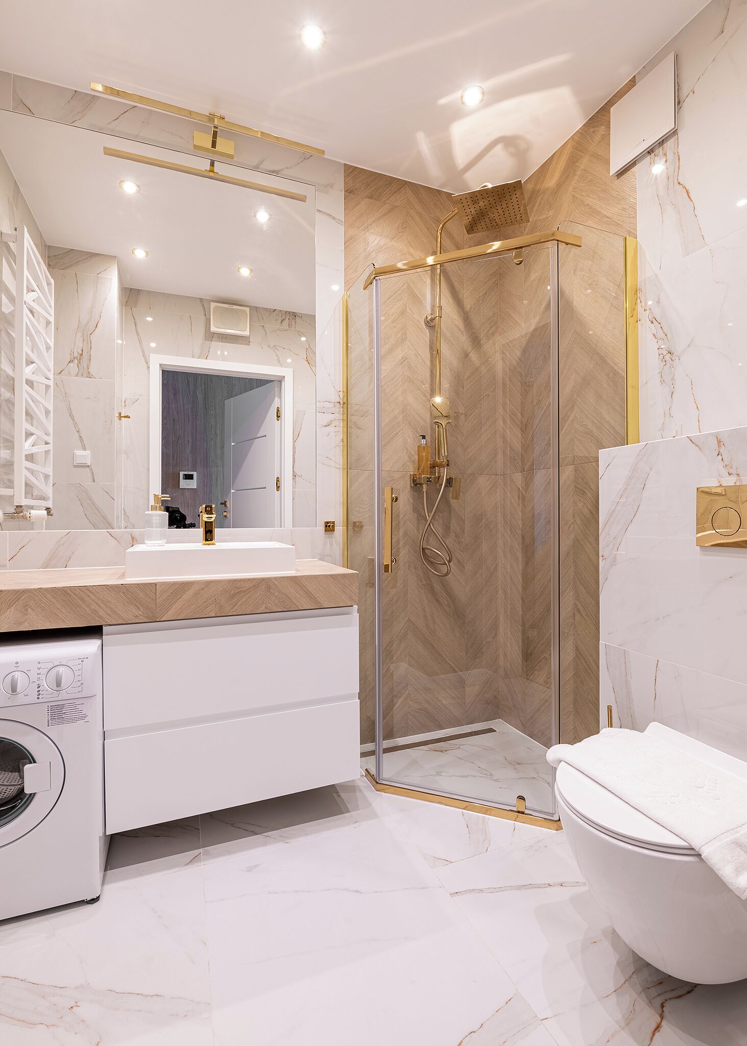 City Studio | Bathroom | Shower, towels, soap, shampoo