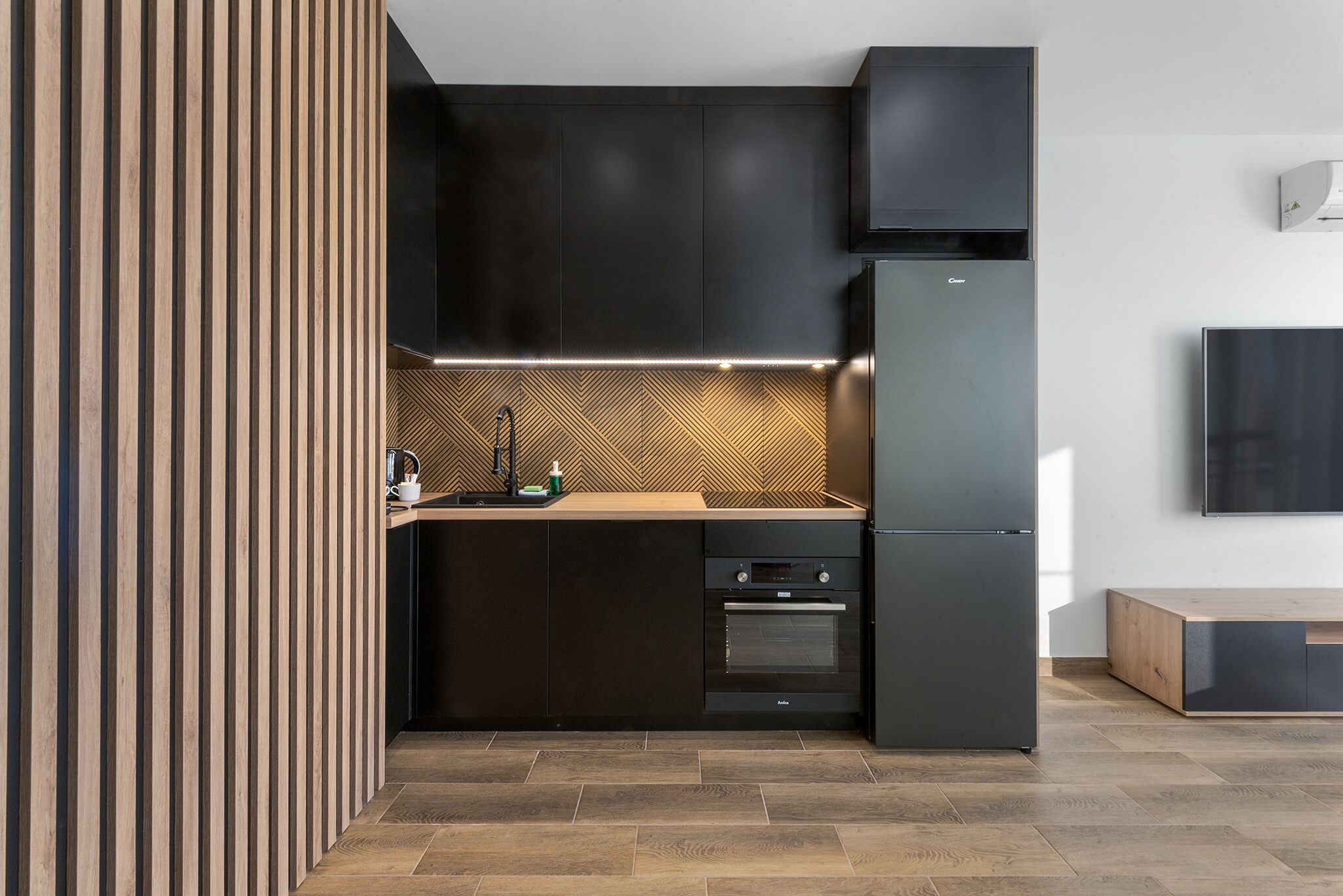 Comfort Studio | Private kitchenette | Fridge, stovetop, coffee/tea maker, electric kettle